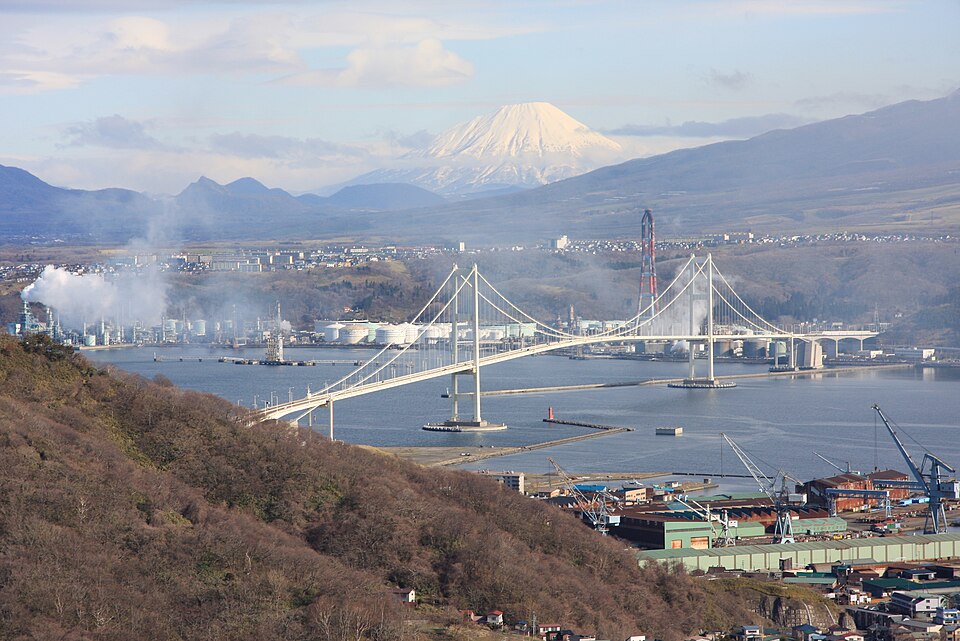 室蘭港から望む羊蹄山